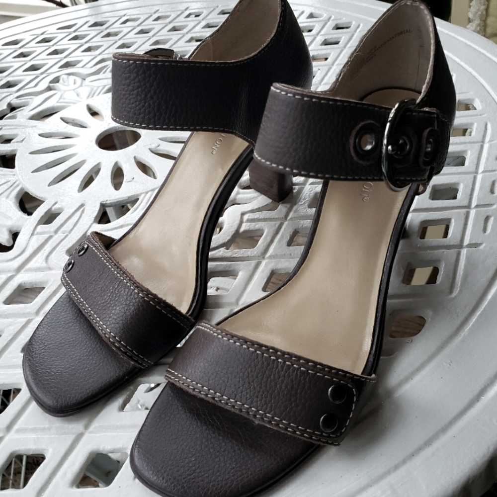 Leather shoes, size 6.5